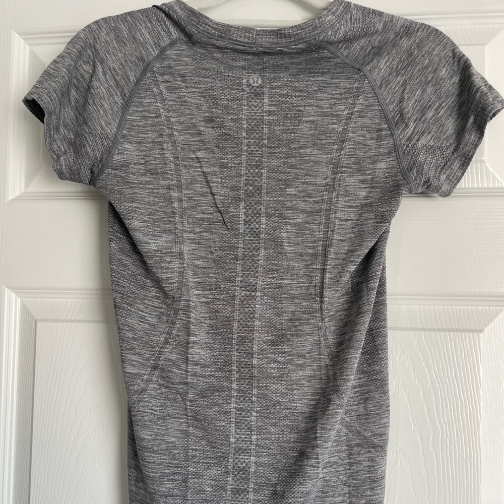 Lululemon Athletica Women’s Swiftly Tech Short Sleeve - Picture 2 of 2